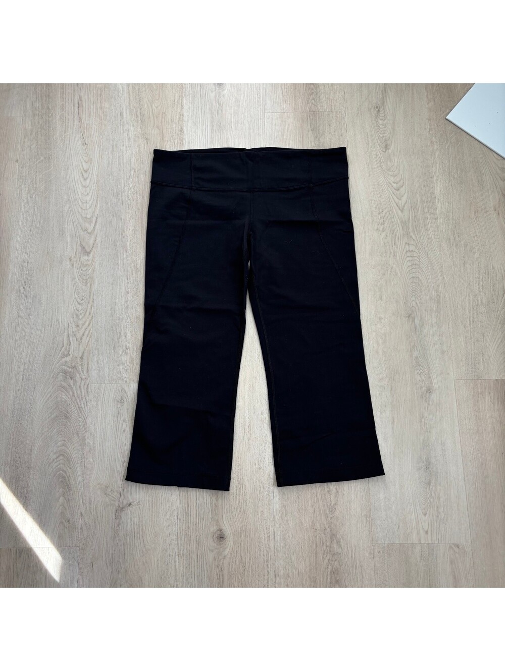 Lululemon Athletica EUC Women's Black Cropped Black Leggings Size 12